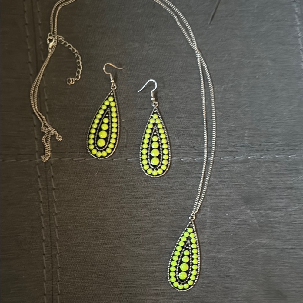 Elegant Silver and Yellow Teardrop Jewelry Set